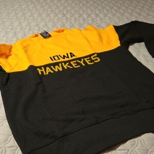 Iowa Hawkeyes Black and Yellow 100% Cotton Sweatershirt Hillflint NWTs